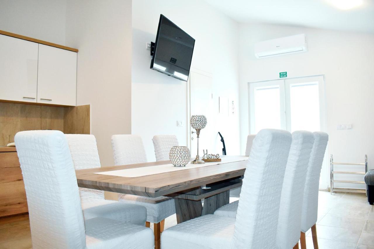 Apartmani Lovrencic Vrsi Exterior foto
