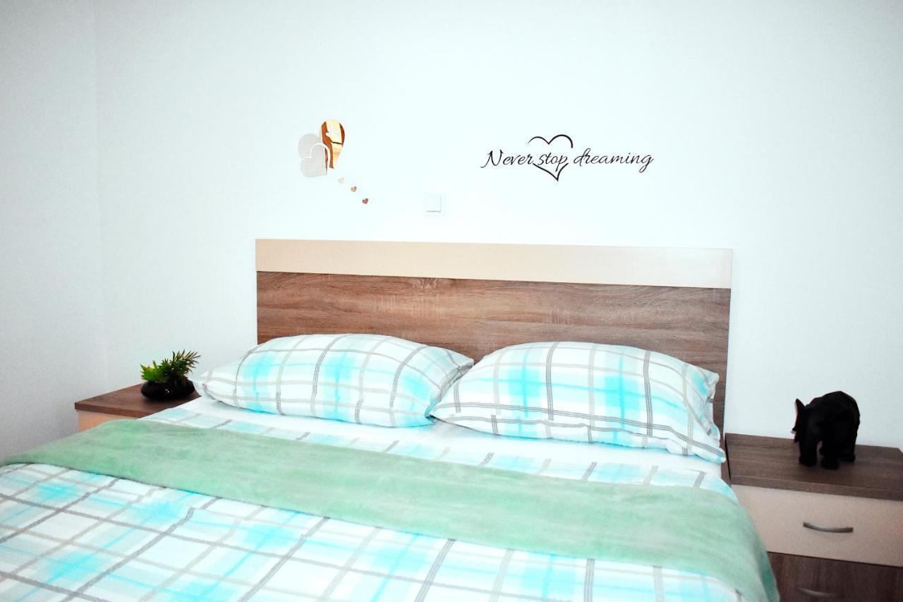 Apartmani Lovrencic Vrsi Exterior foto