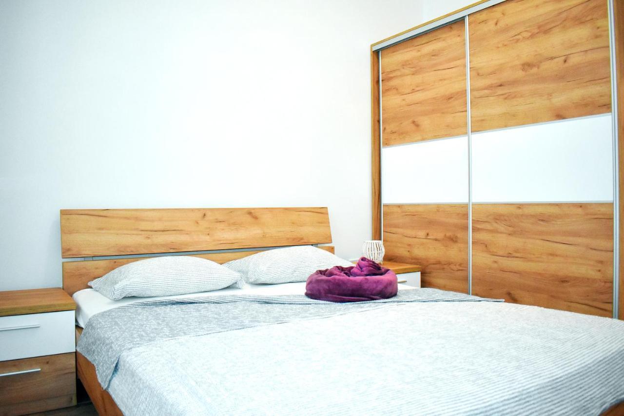 Apartmani Lovrencic Vrsi Exterior foto