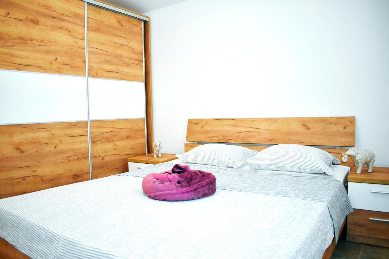 Apartmani Lovrencic Vrsi Exterior foto