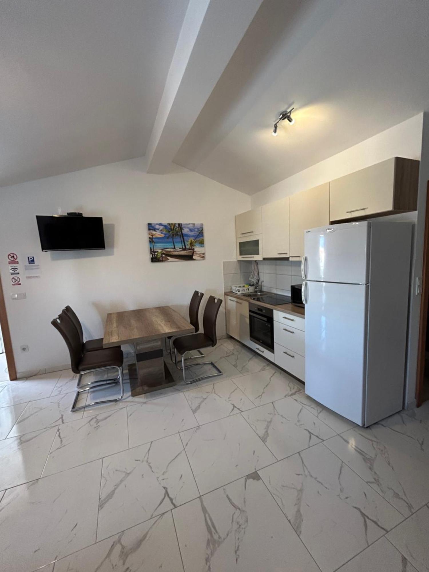 Apartmani Lovrencic Vrsi Exterior foto