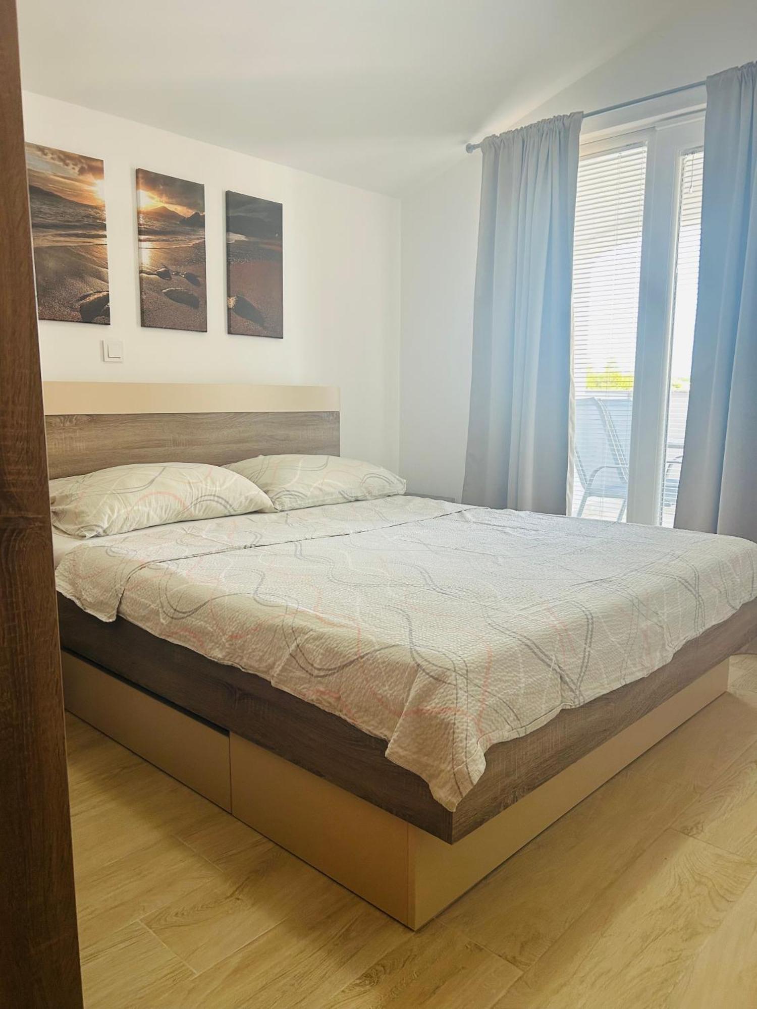 Apartmani Lovrencic Vrsi Exterior foto